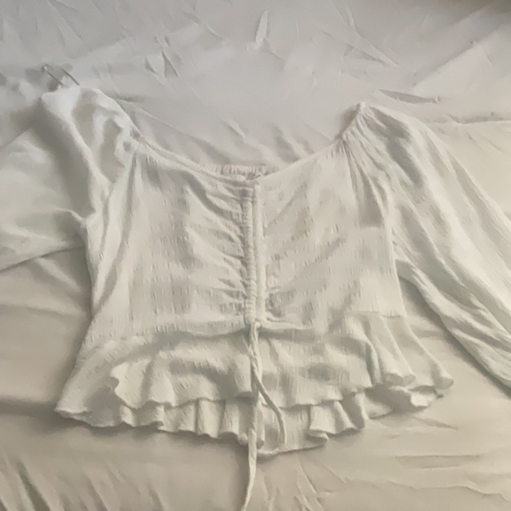 cute v neck white flowy long sleeve